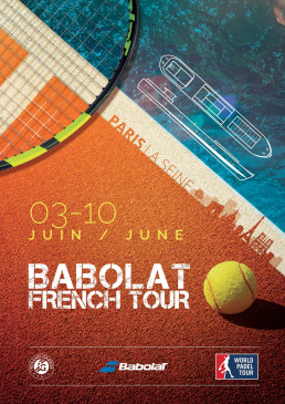 Affiche promotionnelle pour un tournoi de padel, combinant court, Seine et ic&ocirc;nes parisiennes.