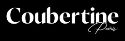 Logo Coubertine Paris blanc sur fond noir, soulignant l'élégance de la typographie combinée.