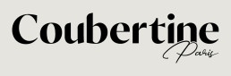 Logo Coubertine Paris noir sur fond gris clair, illustrant une d&eacute;clinaison chromatique raffin&eacute;e.