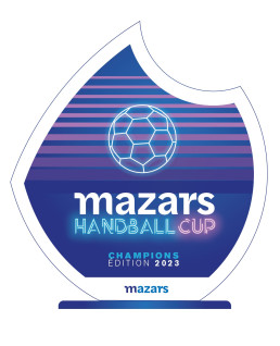 Vue frontale du trophée de la compétition, avec un design graphique moderne et épuré.